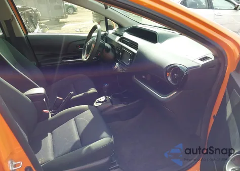 2015 Toyota Prius C Three z USA, uszkodzony, nr VIN JTDKDTB35F1087872